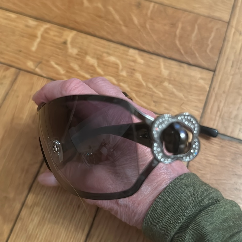 CHANEL Black Sunglasses - Picture 7 of 12
